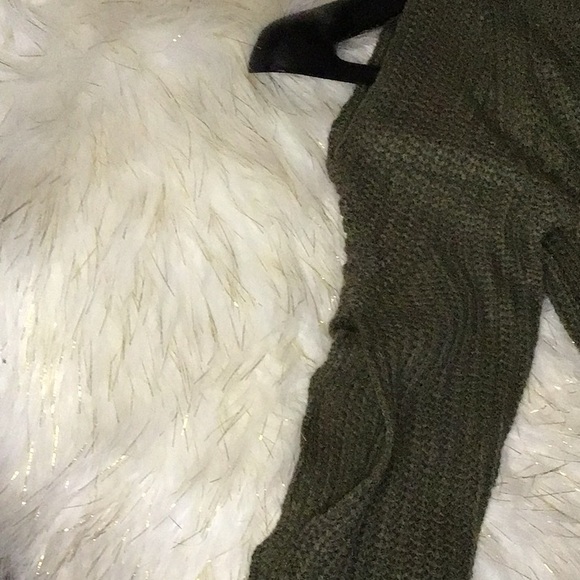 Open shoulder Sweater - Picture 4 of 5